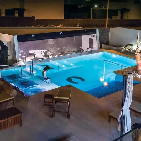 Playa Blanca Sleeps 12 Air Con Wifi Villa