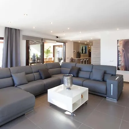 Βίλα Playa Blanca Sleeps 12 Air Con Wifi *